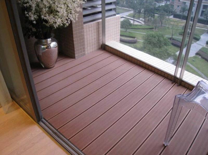 Какое напольное покрытие будет оптимальным на балконе, лоджии или террасе