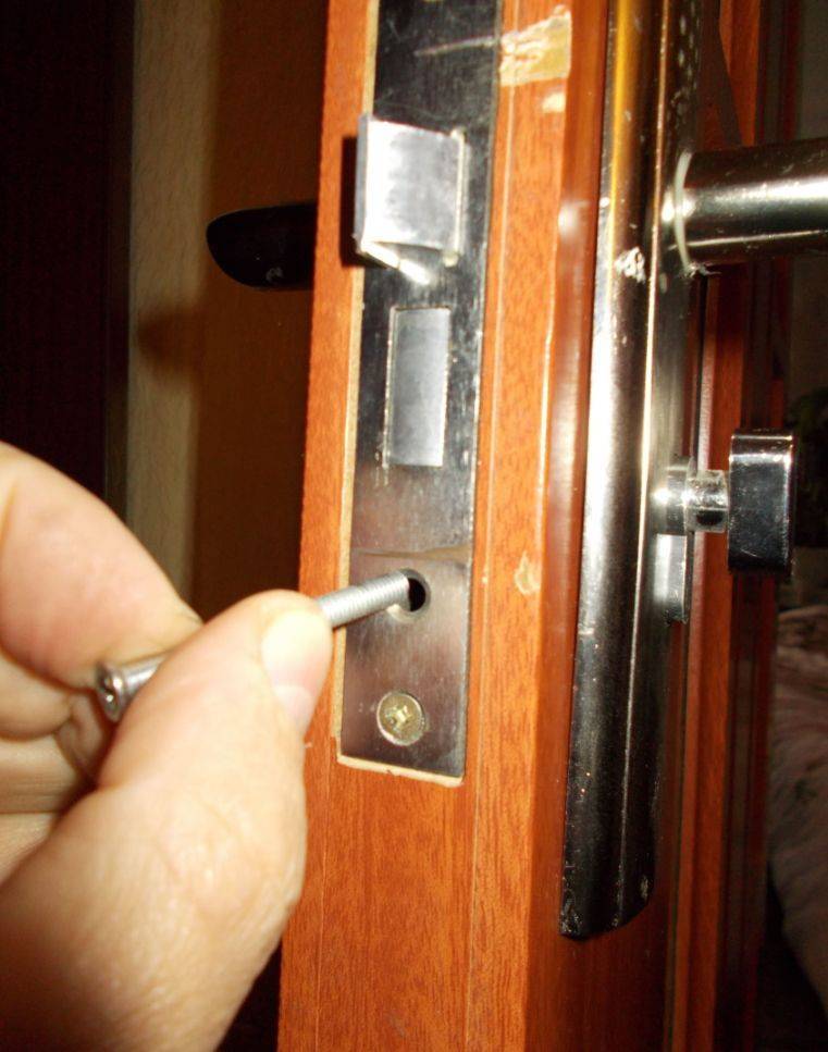 Личинка замка двери: как снять, поменять, установить ее в входной, металлической двери