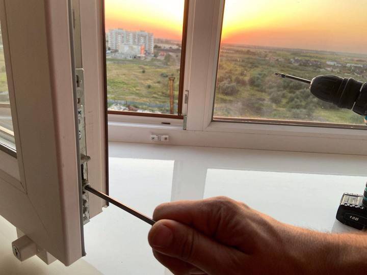 Не закрывается ручка пластикового окна: как произвести ремонт своими силами