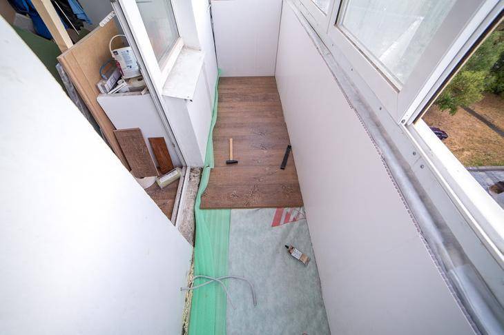 Укладка ламината на балконе: ламинат на лоджии – видео инструкция