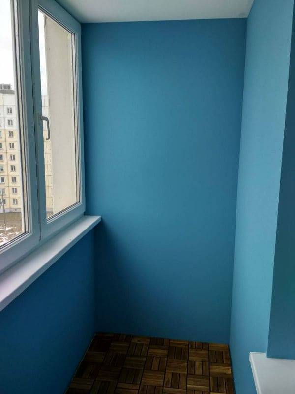 В какой цвет покрасить балкон, стены - 12 фото