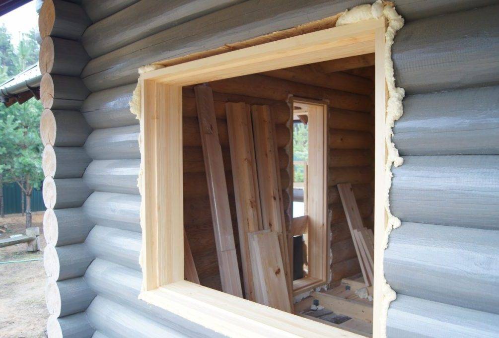 Как выполнить монтаж окон пвх своими руками в частном деревянном доме: пошаговая инструкция +видео