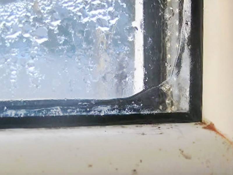 Запотело пластиковое окно между стекол - как исправить, причины конденсата, что делать, если внутри стеклопакета вода, возможные ошибки, последствия влаги
