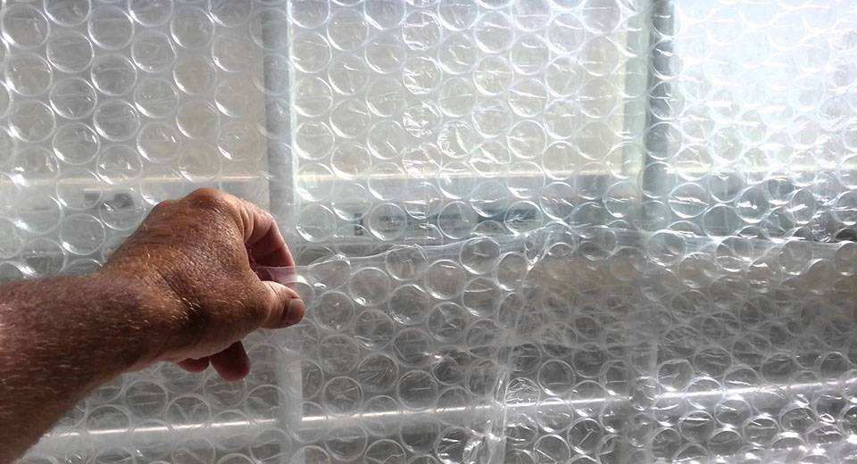 Как утеплить пластиковые окна, если продувает