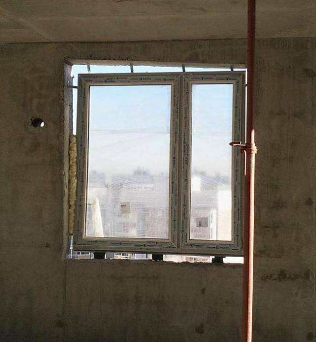 Когда ставить окна при строительстве дома -