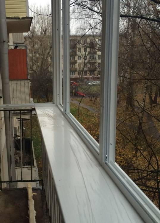 Остекление балкона на последних этажах