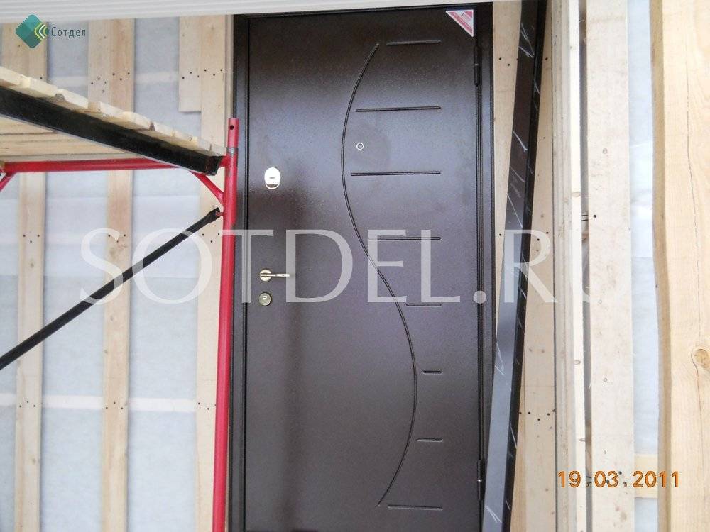 Правильная обшивка дома металлосайдингом. выполнение отделки входной двери: различные виды материалов как обшить железную дверь снаружи
