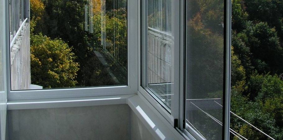 Какие окна лучше ставить на лоджию — пластиковые или алюминиевые