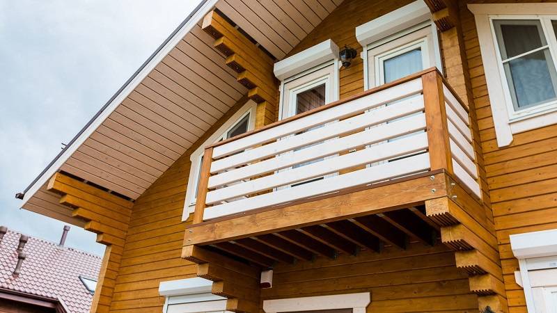 Можно ли построить балкон в уже готовом доме (коттедже)?