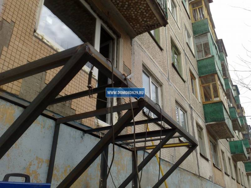 Как обустроить балкон на первом этаже