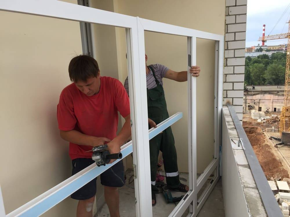 Установка пластиковых окон на балконе или лоджии: выбор и монтаж