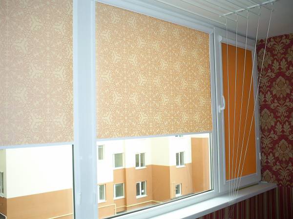 Советы по выбору рулонных штор на балкон