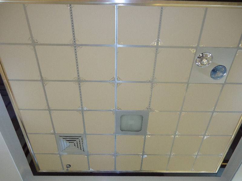 Подвесные кассетные потолки: монтаж своими руками кассеты для потолка, подвесной потолок кассетного типа