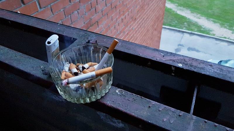 Курение на балконе: закон, курящие соседи в многоквартирном доме, как бороться