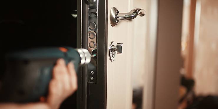 Как вытащить сломанный ключ из замка двери: методы, инструкции, видео