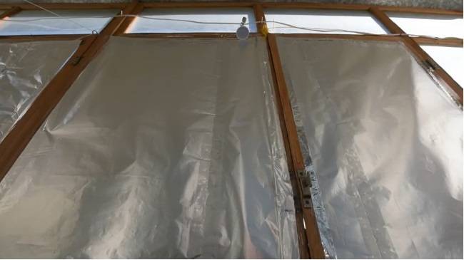 Как крепить фольгу на окна от солнца: дешевая замена шторам блэкаут