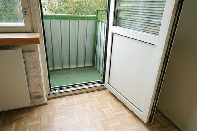 Замена уплотнителя (уплотнительных резинок) балконной двери