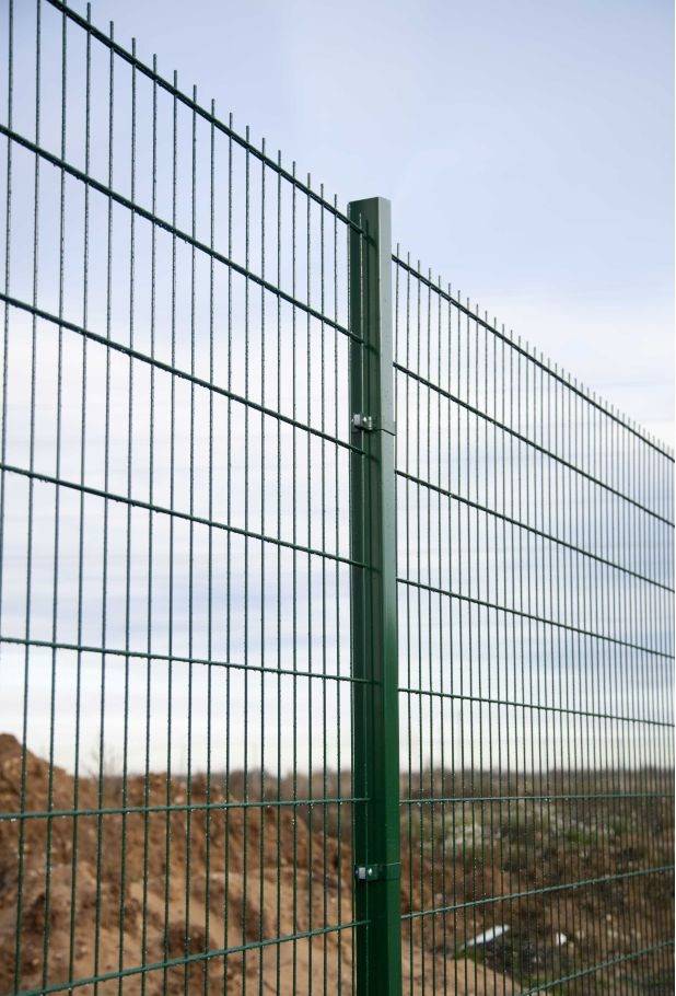 Забор из сетки сварной своими руками: особенности монтажа