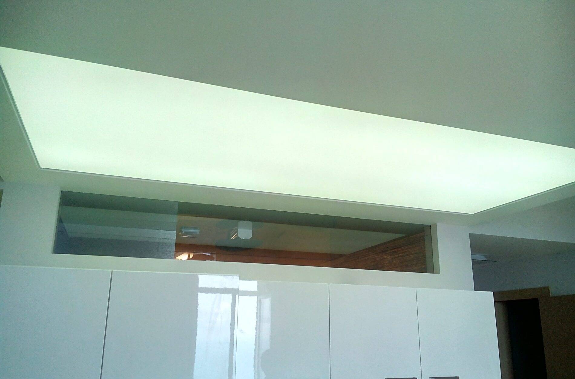 Натяжной светящийся потолок (40 фото): световые и светопрозрачные конструкции