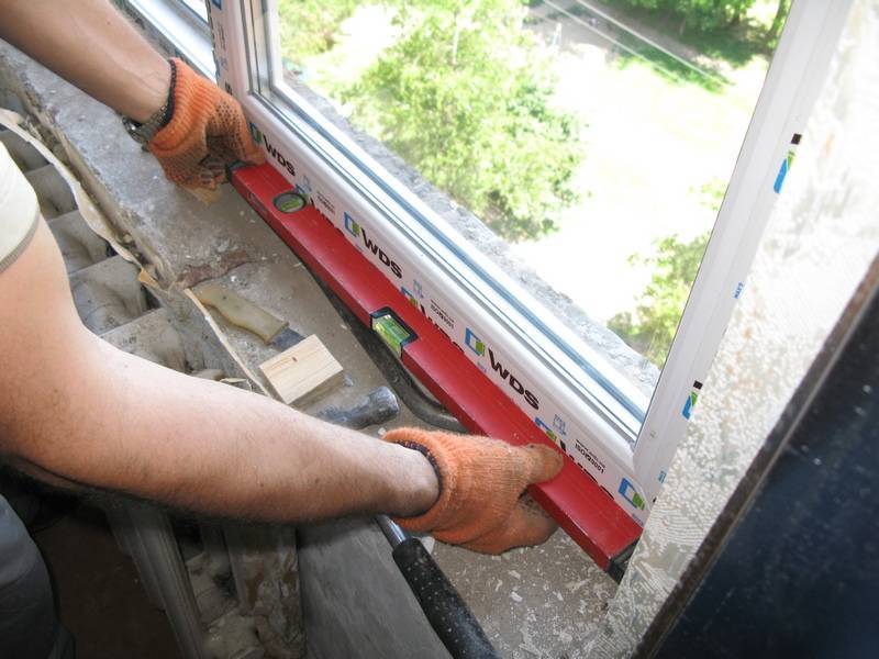 Как крепить подоконник на балконе