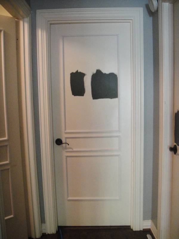 Как перекрасить двери в белый цвет
