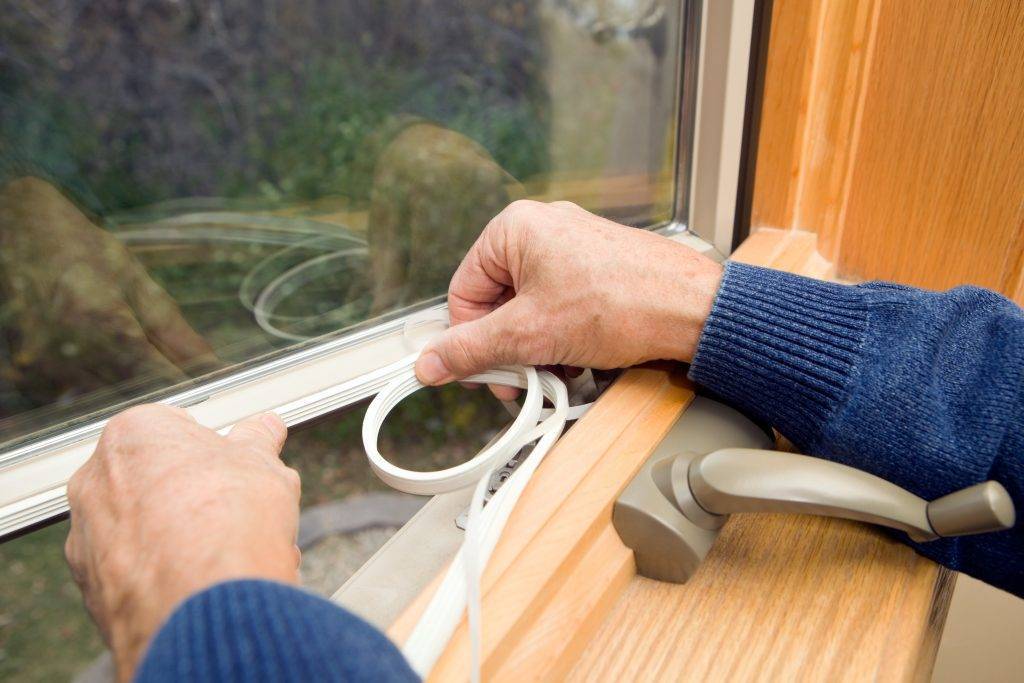 Как утеплить пластиковые окна снаружи: своими руками, выбор материалов