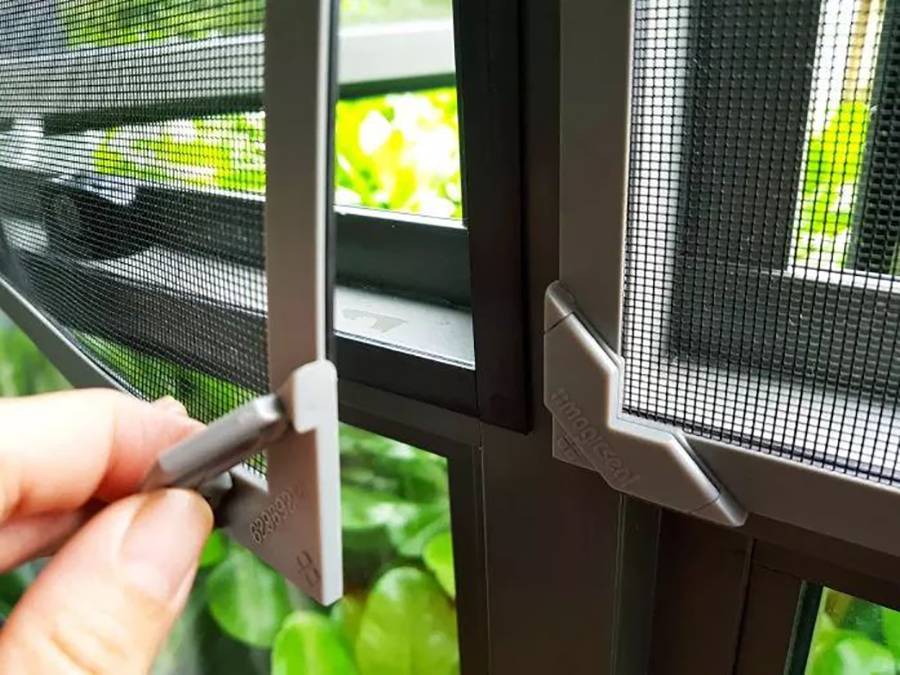 Как поставить москитную сетку на пластиковое окно - пвх окна, балконы, остекление, аксессуары