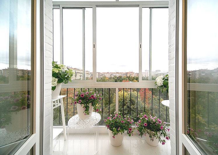 Панорамный балкон — варианты применения панорамного остекления на балконе (145 фото и видео)