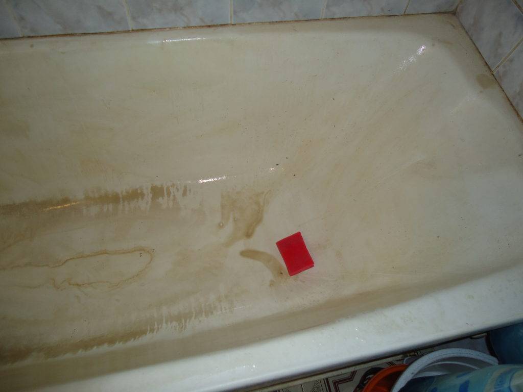 Как очистить ванну от желтого налета: чем убрать желтизну