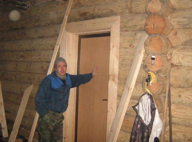 Как установить двери в деревянном доме?
