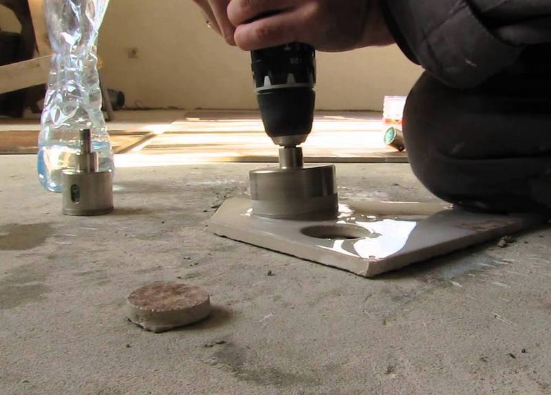 Как просверлить кафельную плитку чтобы не треснула, чем сделать отверстие в керамике