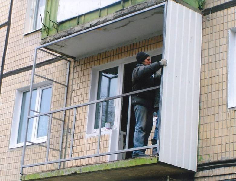 Как обшить балкон снаружи