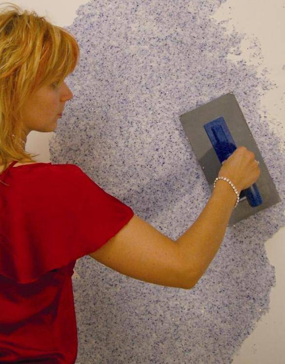 Как наносить жидкие обои на стену: достоверный способ нанесения
