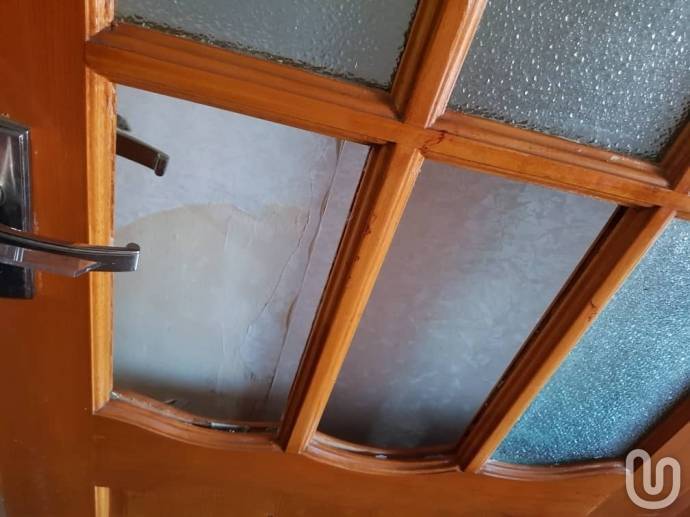 Ремонт межкомнатной двери и замена стекла