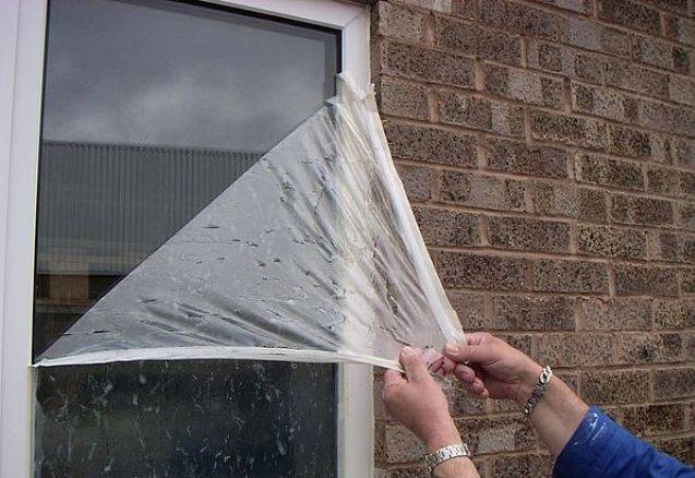 Как защитить окна во время ремонта
