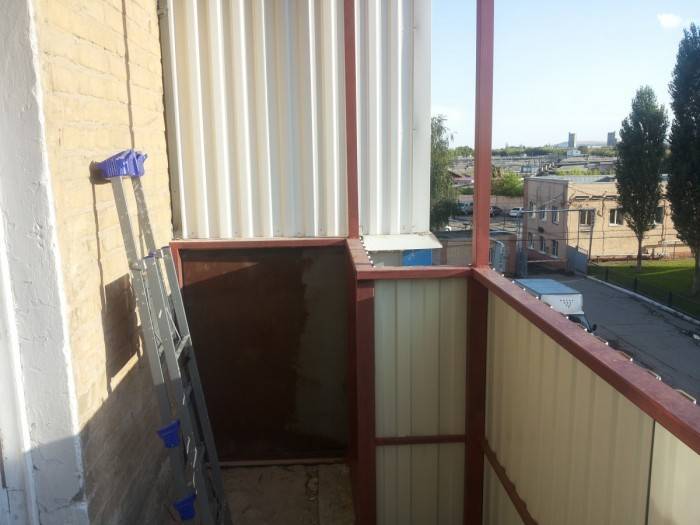 Чем покрыть открытый балкон в загородном доме, чтоб не протекал. требования к полам на балконах