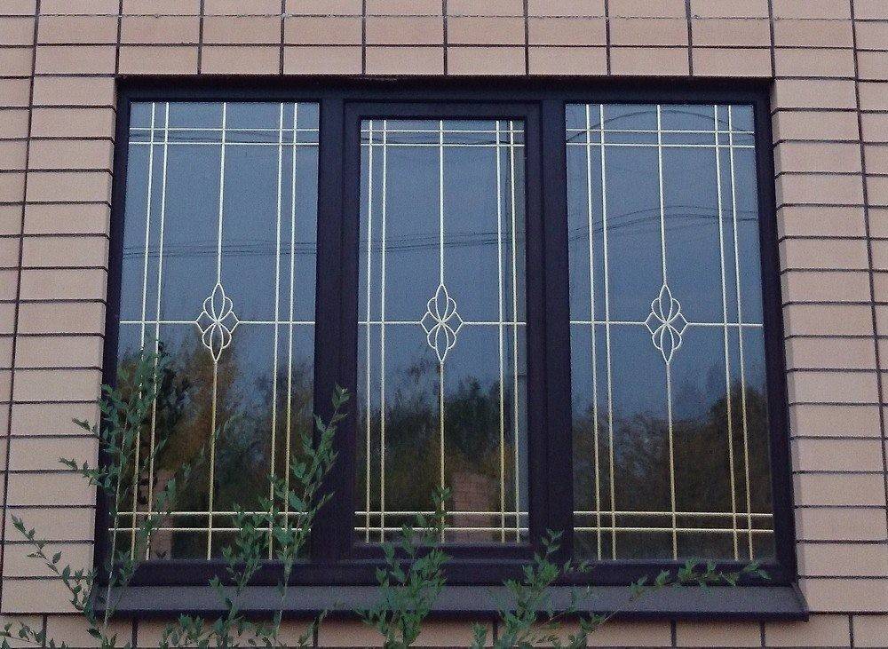 Окна с раскладкой в интерьере частного дома: идеи дизайна, размеры, отзывы и фото