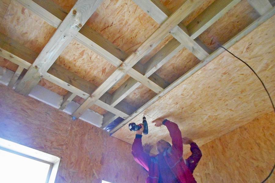 Двп на потолок в деревянном доме: отделка и монтаж на даче, установка каркаса