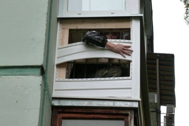 Отделка балкона сайдингом: обшивка снаружи своими руками