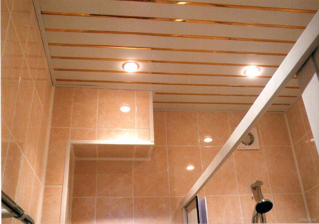 Потолок в ванной комнате: какой выбрать?