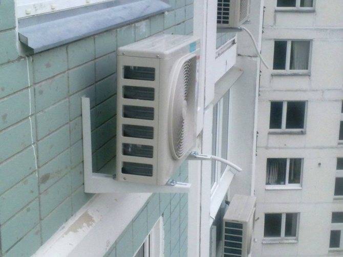 Установка наружного блока кондиционера на застекленном балконе - ремонт