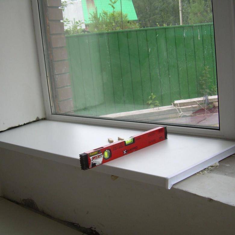 Как снять подоконник с пластикового окна внутри