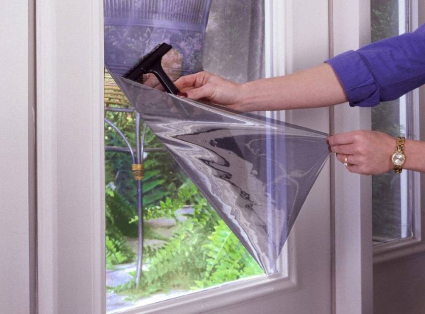 Как снять пленку с пластиковых окон, если она не снимается