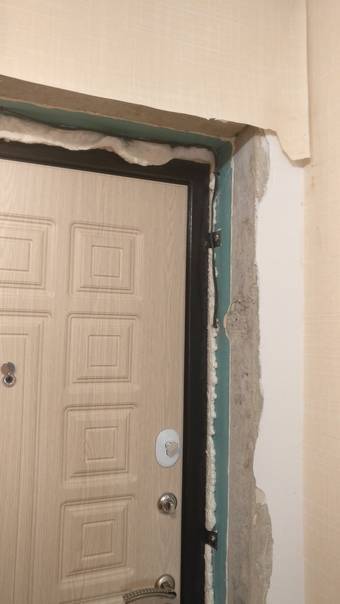 Как оформить откосы входной двери внутри квартиры: варианты отделки