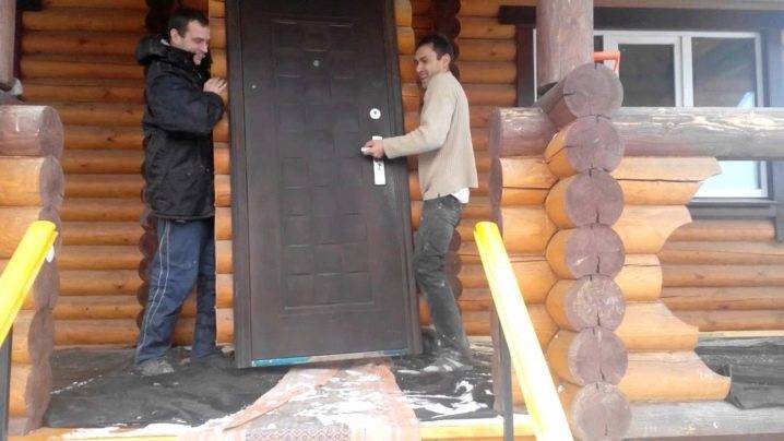 Как правильно установить железную дверь в деревянном доме