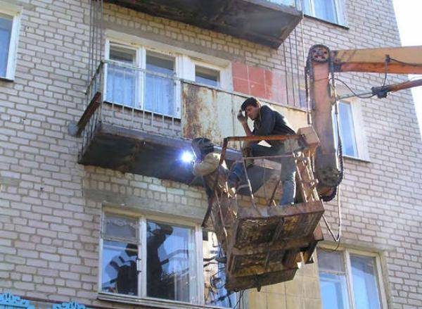 Кто должен ремонтировать балкон в приватизированной квартире