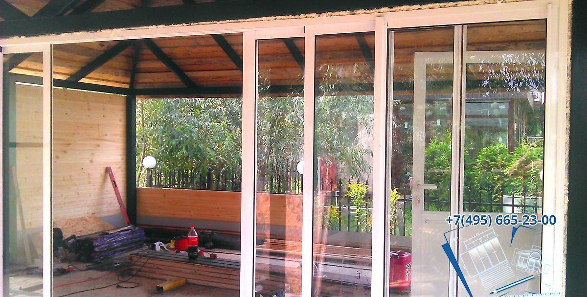 Остекление веранды поликарбонатом: как сделать открывающиеся окна своими руками, как застеклить постройку монолитным материалом, фото