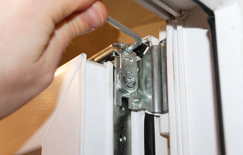 Как отрегулировать балконную пластиковую дверь: инструкция