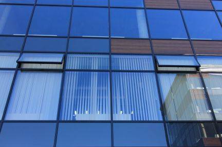 Разновидности фасадного остекления зданий: преимущества и недостатки