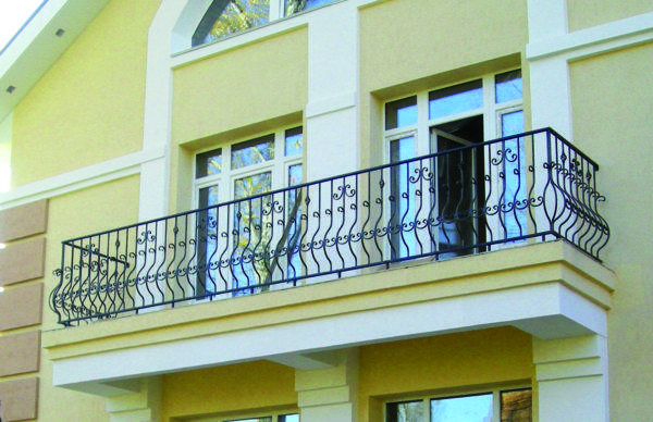 Перила на балкон + металлическое ограждение